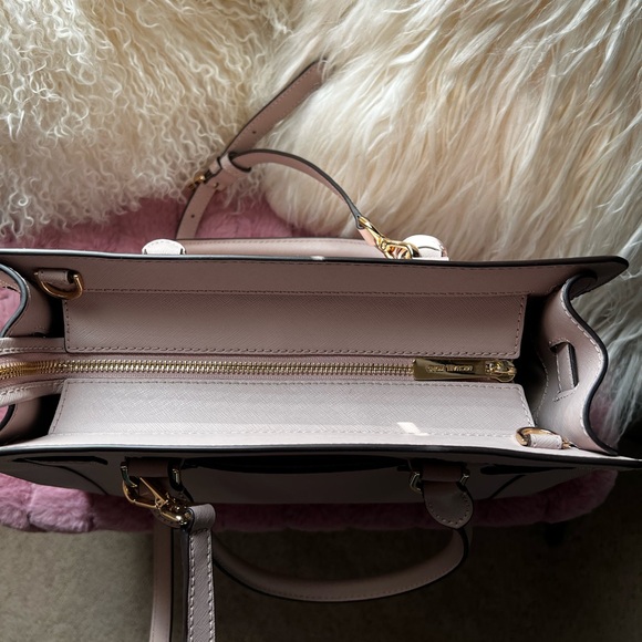 Michael Kors purse - Picture 5 of 9